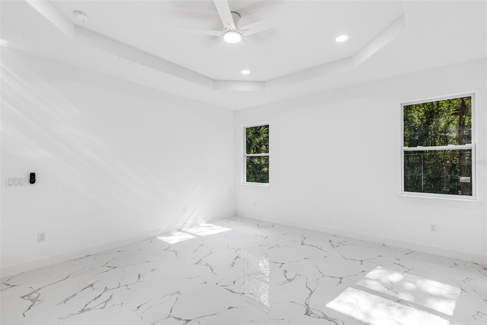 806 W LOWRY LN, TAMPA, FL, 33604