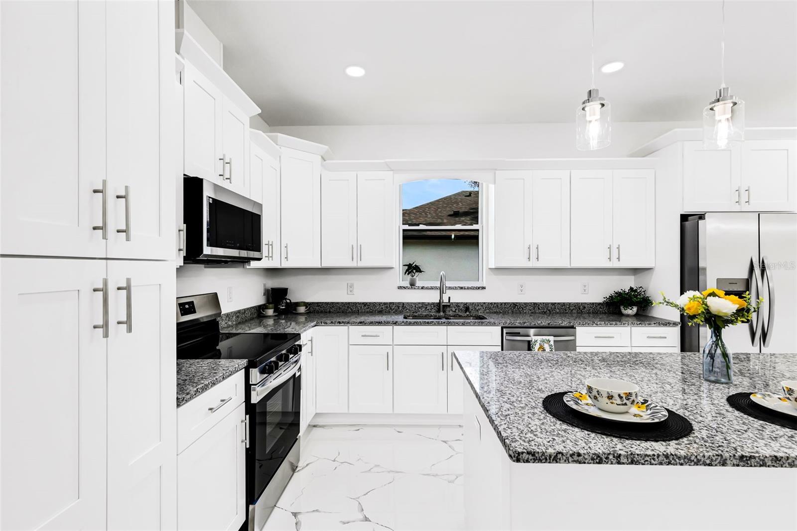 806 W LOWRY LN, TAMPA, FL, 33604