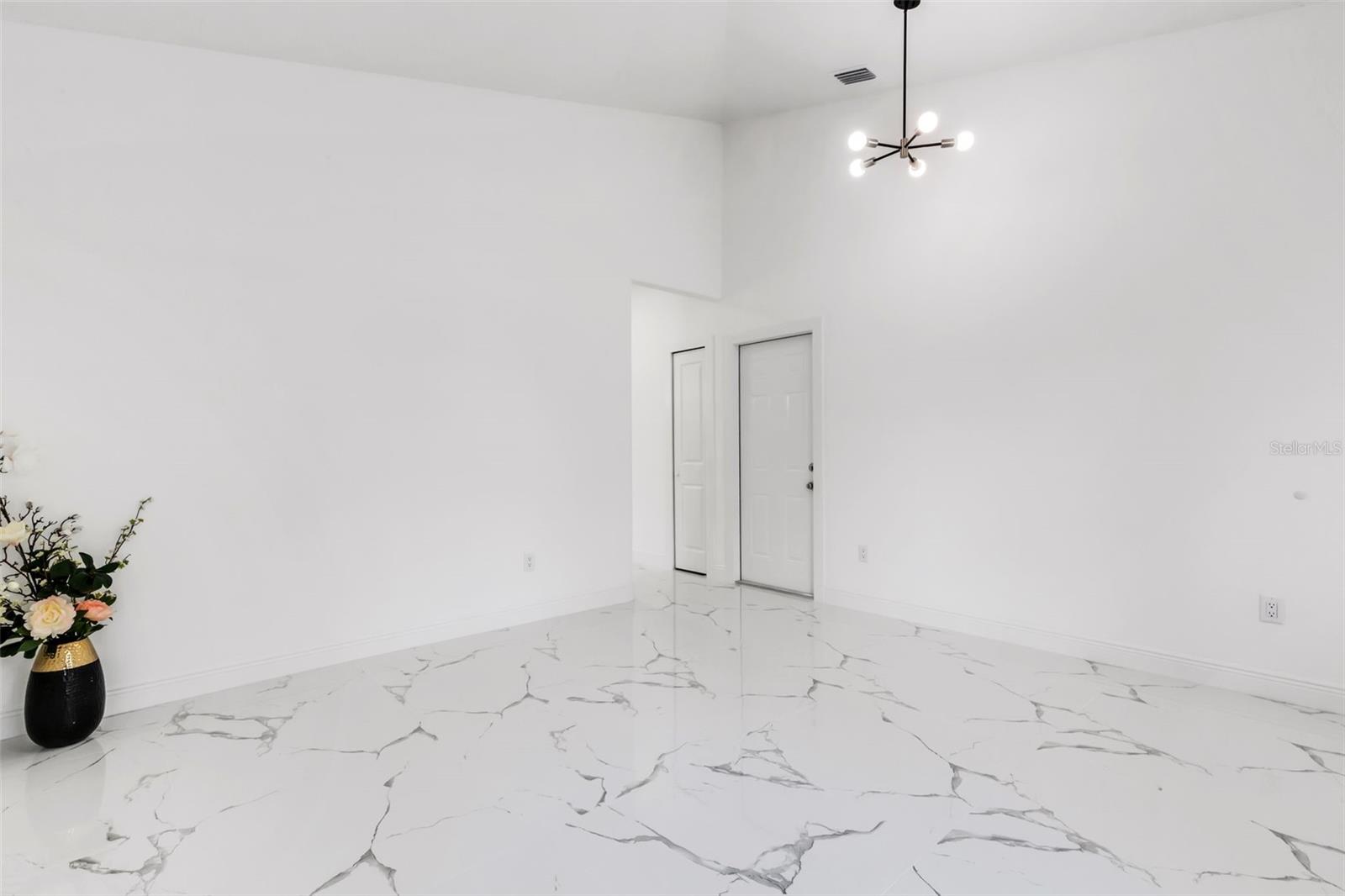 806 W LOWRY LN, TAMPA, FL, 33604