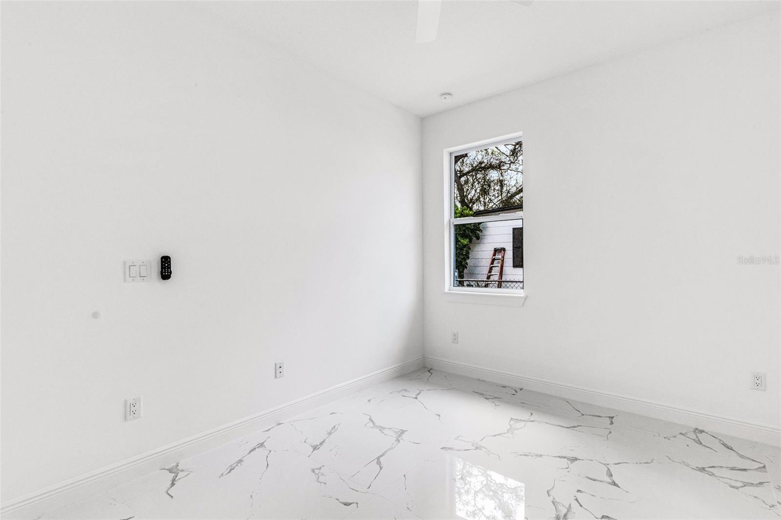 806 W LOWRY LN, TAMPA, FL, 33604