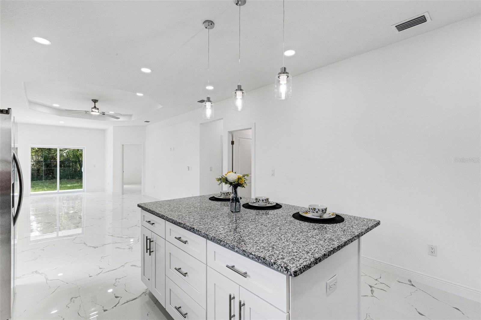 806 W LOWRY LN, TAMPA, FL, 33604