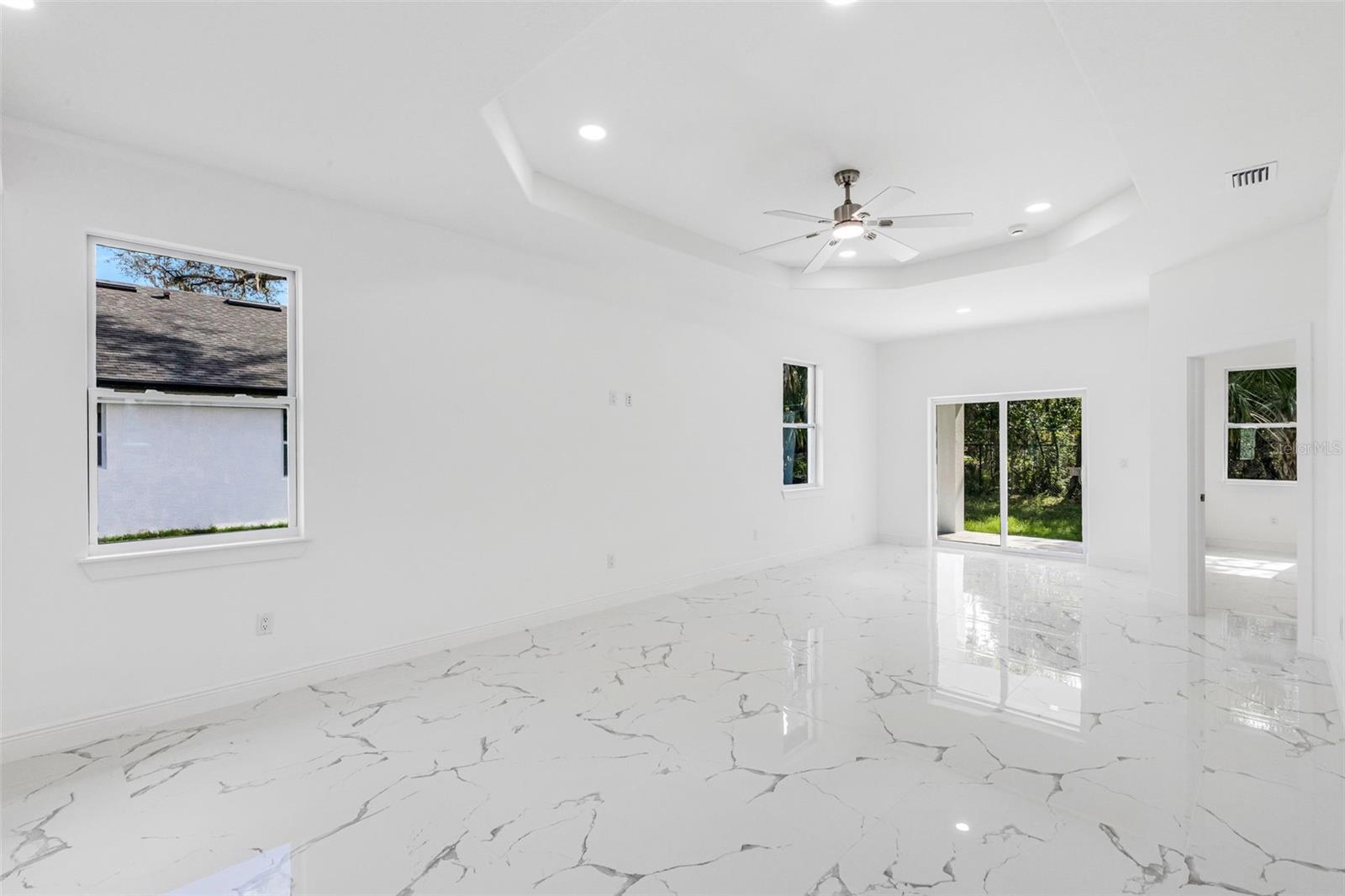 806 W LOWRY LN, TAMPA, FL, 33604