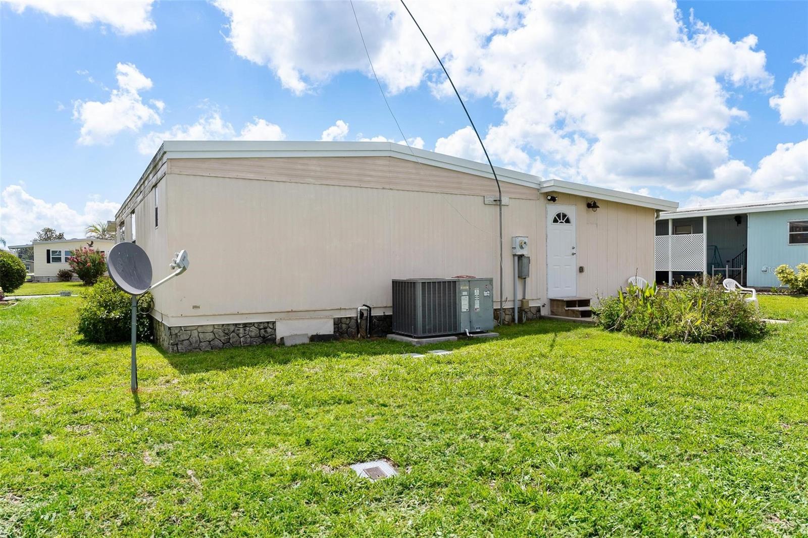 717 W COACH N FOUR DR, LEESBURG, FL, 34748