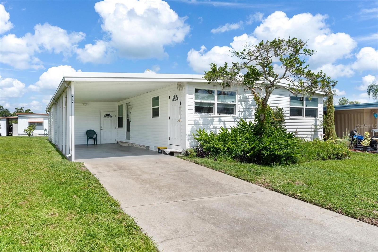 717 W COACH N FOUR DR, LEESBURG, FL, 34748