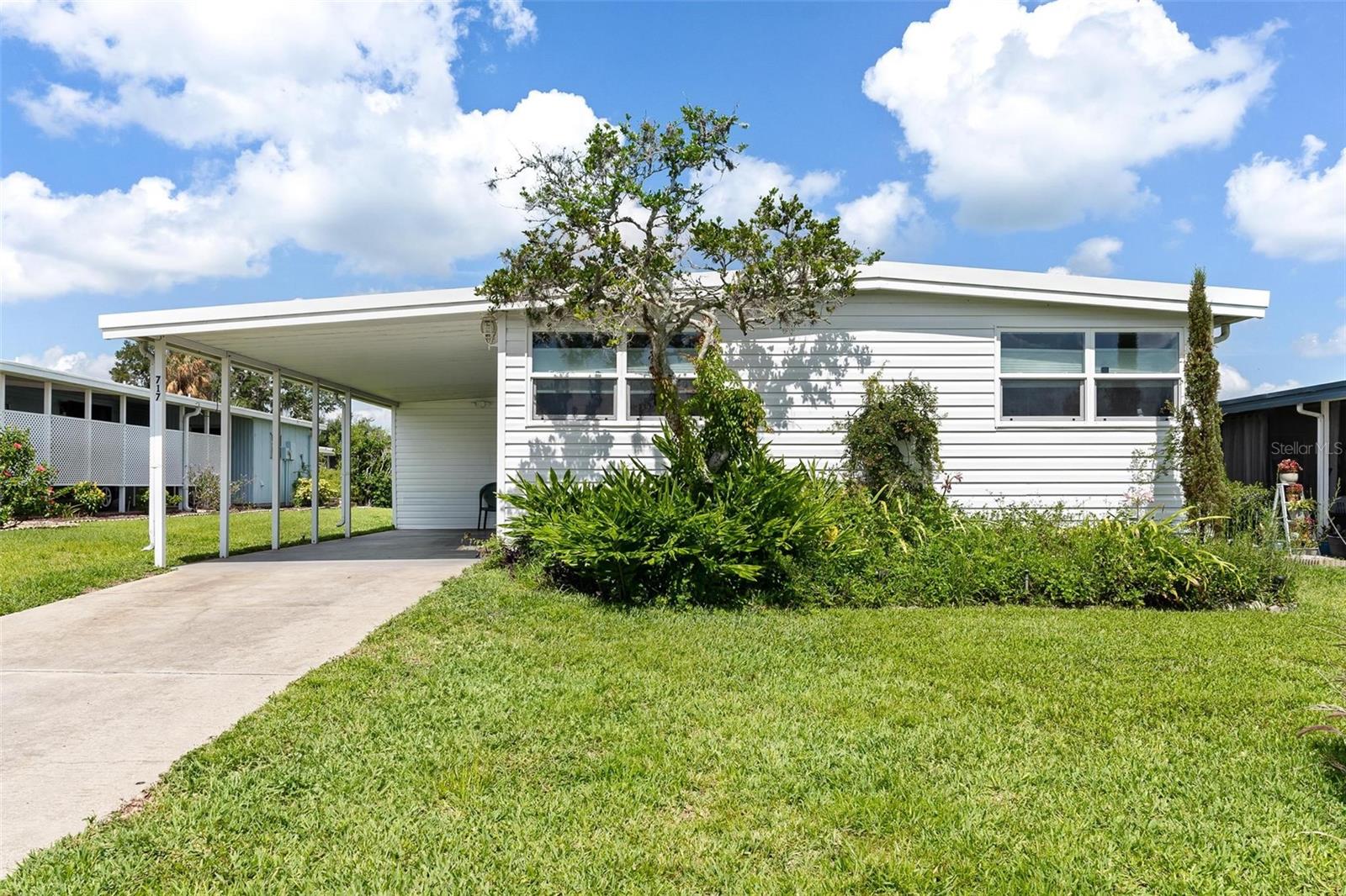 717 W COACH N FOUR DR, LEESBURG, FL, 34748