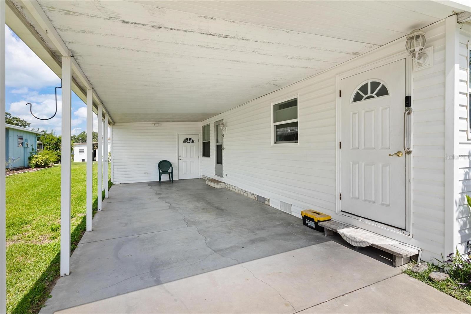 717 W COACH N FOUR DR, LEESBURG, FL, 34748
