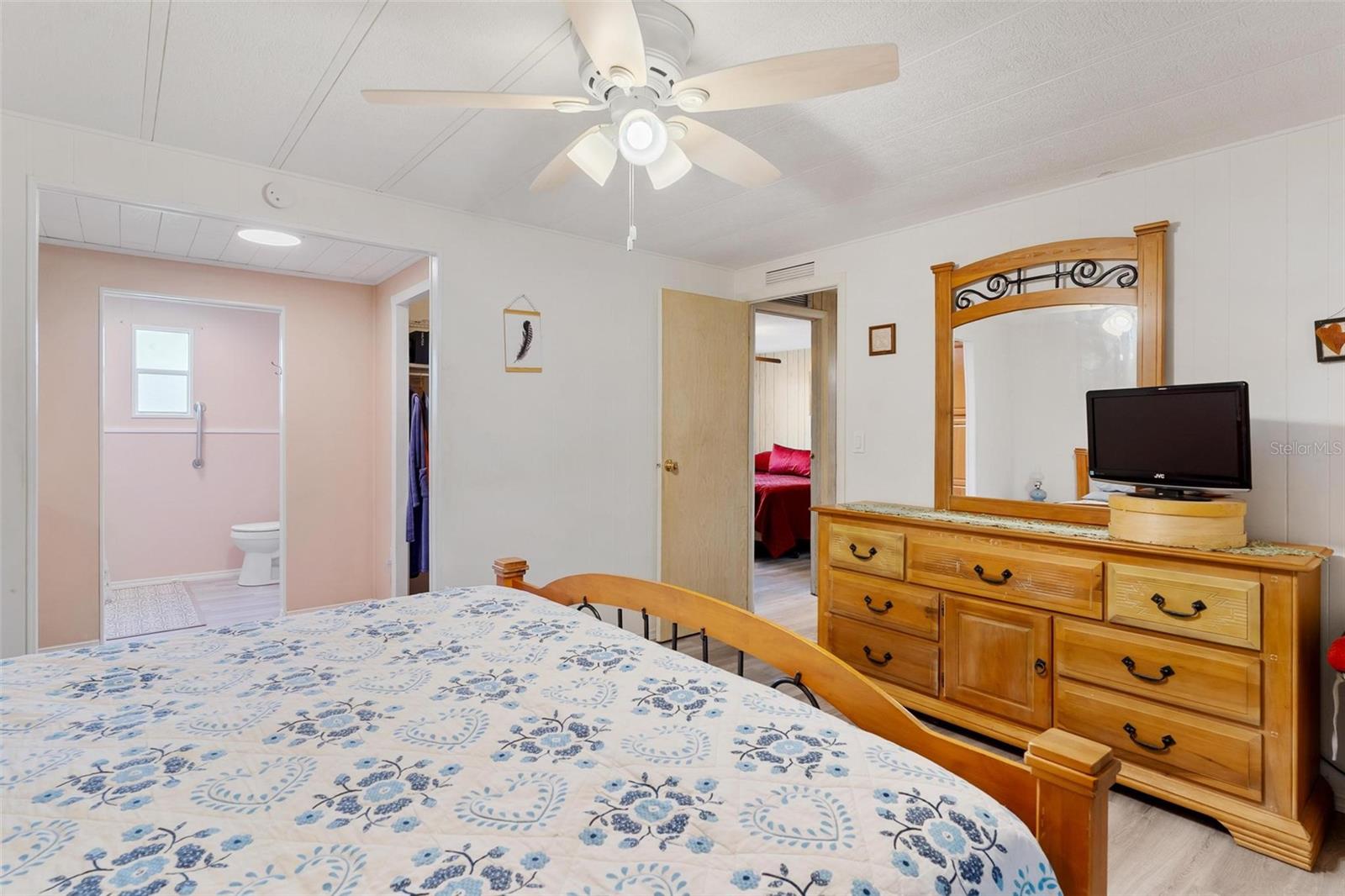717 W COACH N FOUR DR, LEESBURG, FL, 34748