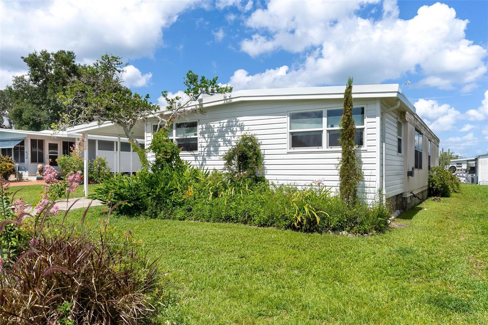 717 W COACH N FOUR DR, LEESBURG, FL, 34748
