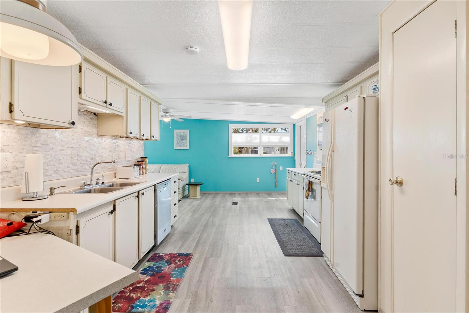 717 W COACH N FOUR DR, LEESBURG, FL, 34748