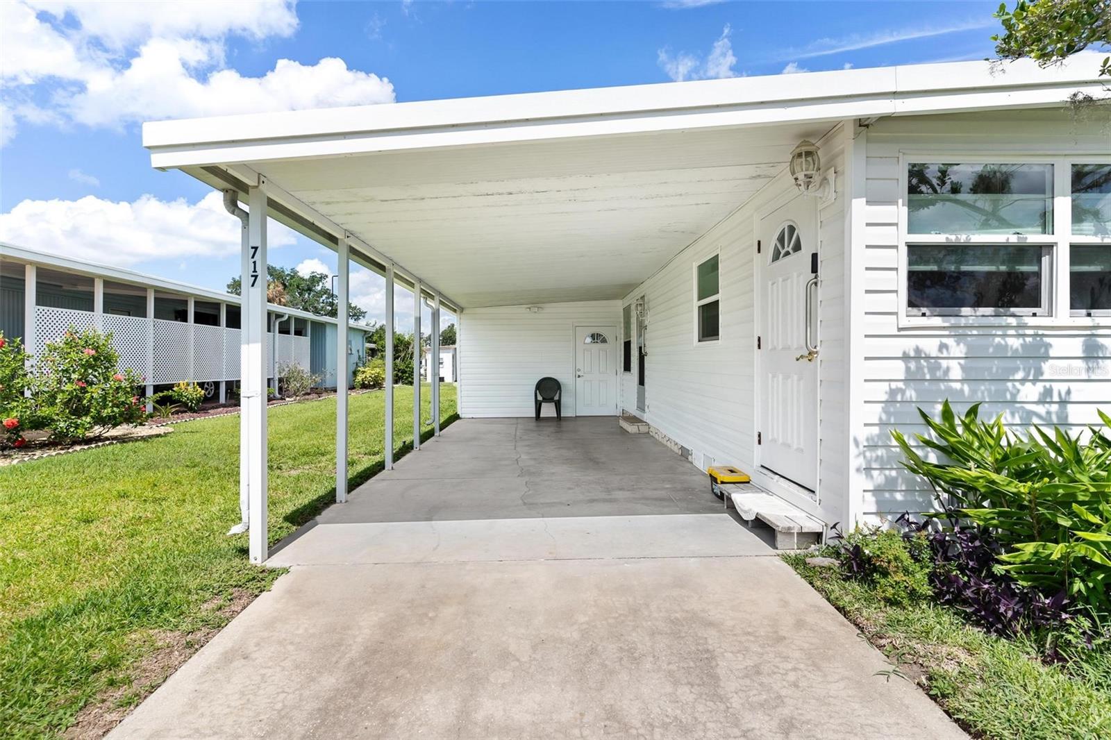 717 W COACH N FOUR DR, LEESBURG, FL, 34748
