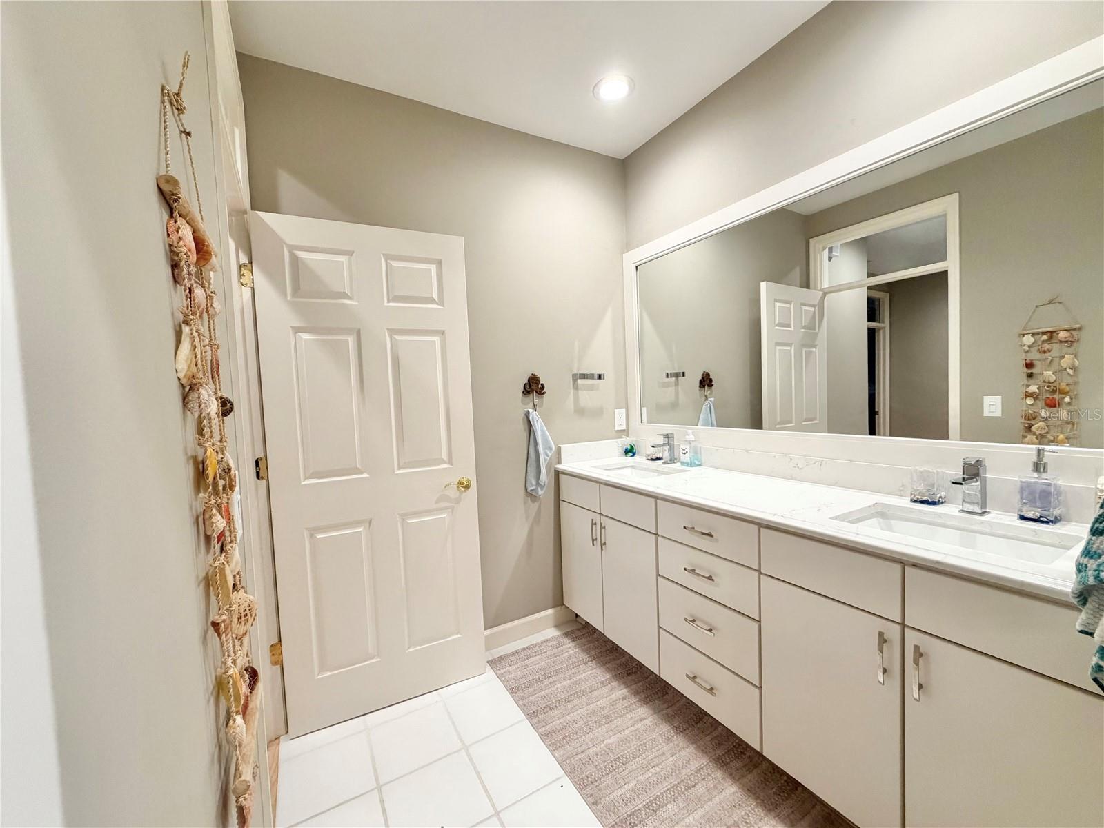 4814 W BEACHWAY DR, TAMPA, FL, 33609