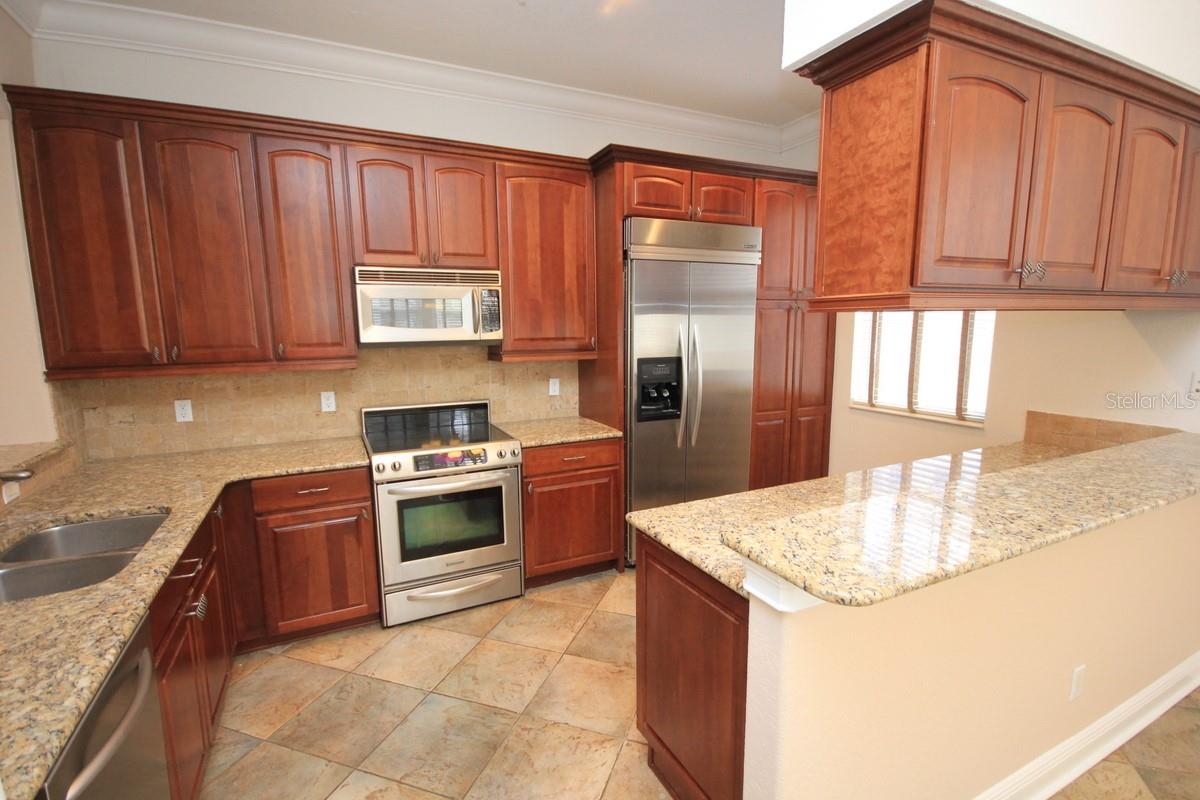 6002 YEATS MANOR DR #105, TAMPA, FL, 33616