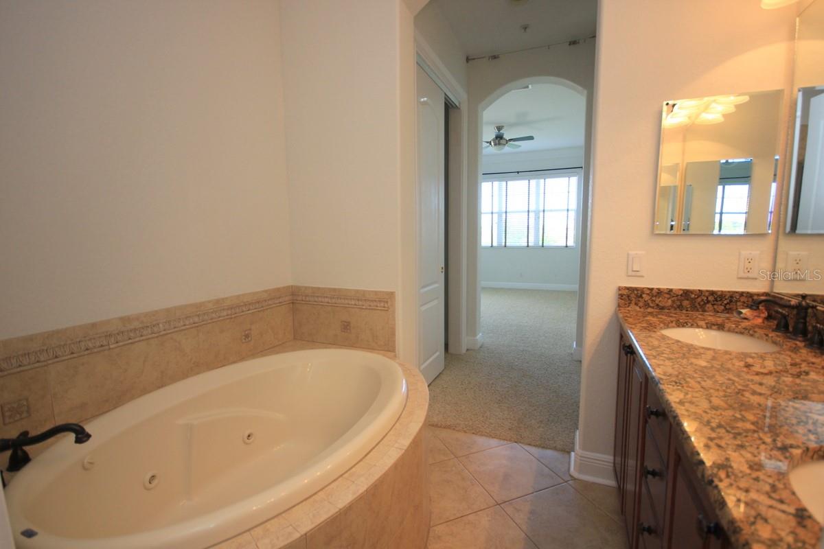 6002 YEATS MANOR DR #105, TAMPA, FL, 33616