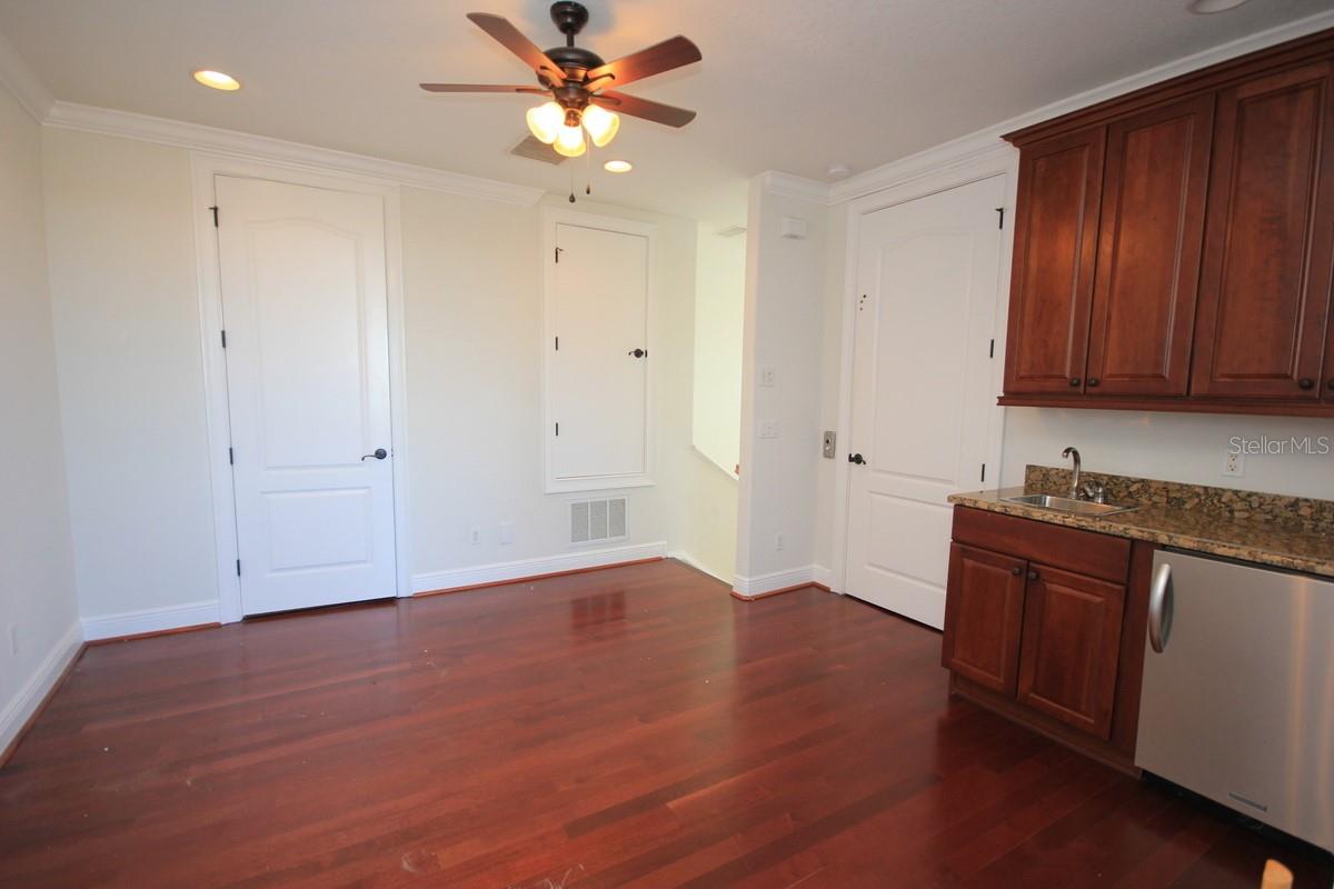 6002 YEATS MANOR DR #105, TAMPA, FL, 33616