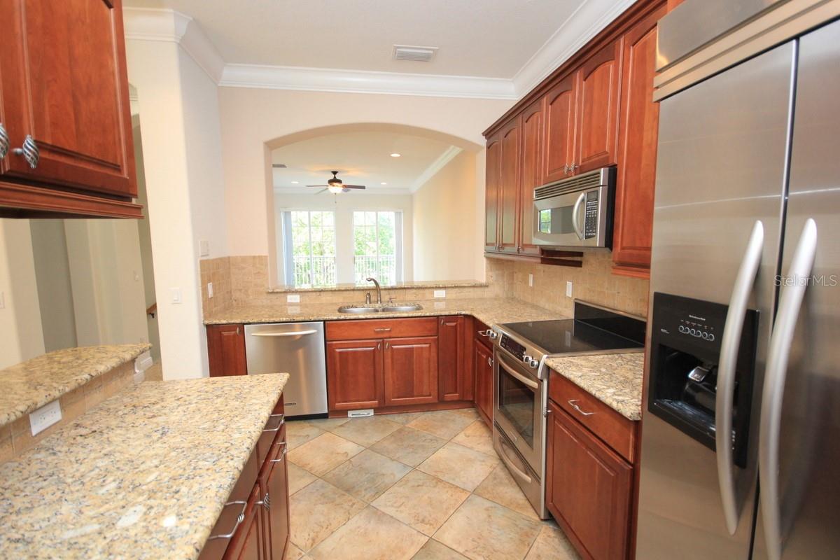 6002 YEATS MANOR DR #105, TAMPA, FL, 33616