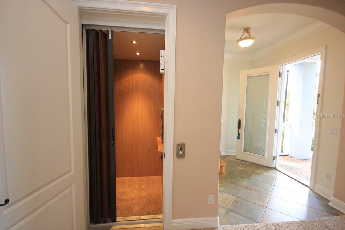 6002 YEATS MANOR DR #105, TAMPA, FL, 33616
