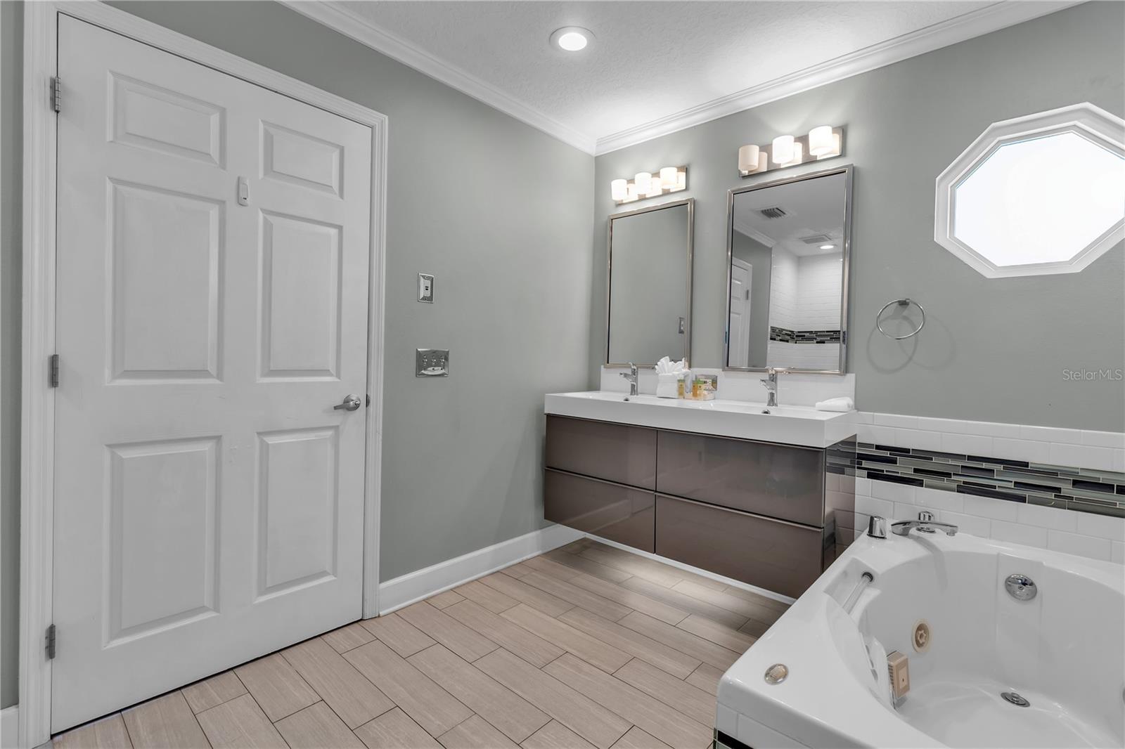 2300 AVENUE B, BRADENTON BEACH, FL, 34217