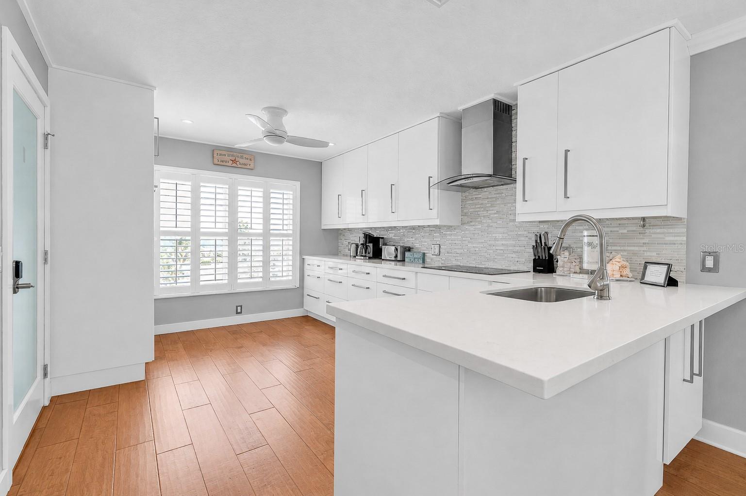 2300 AVENUE B, BRADENTON BEACH, FL, 34217