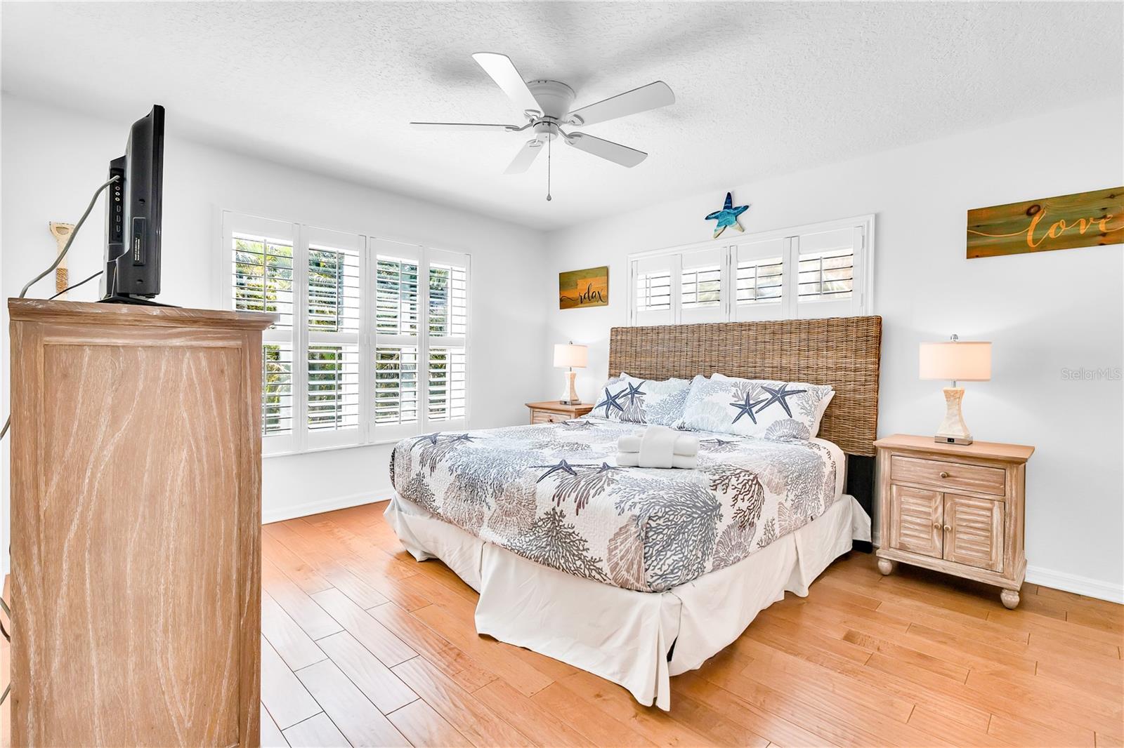 2300 AVENUE B, BRADENTON BEACH, FL, 34217