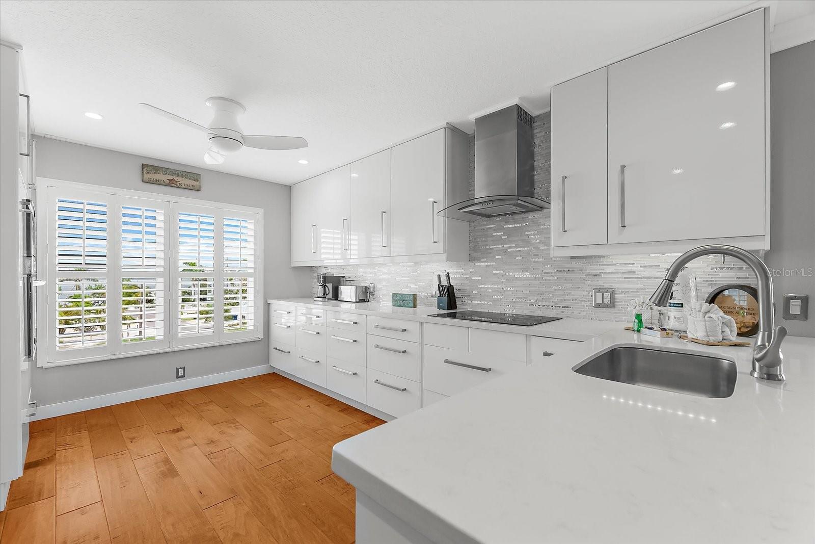 2300 AVENUE B, BRADENTON BEACH, FL, 34217