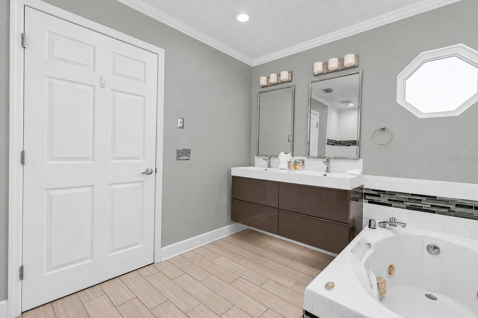 2300 AVENUE B, BRADENTON BEACH, FL, 34217