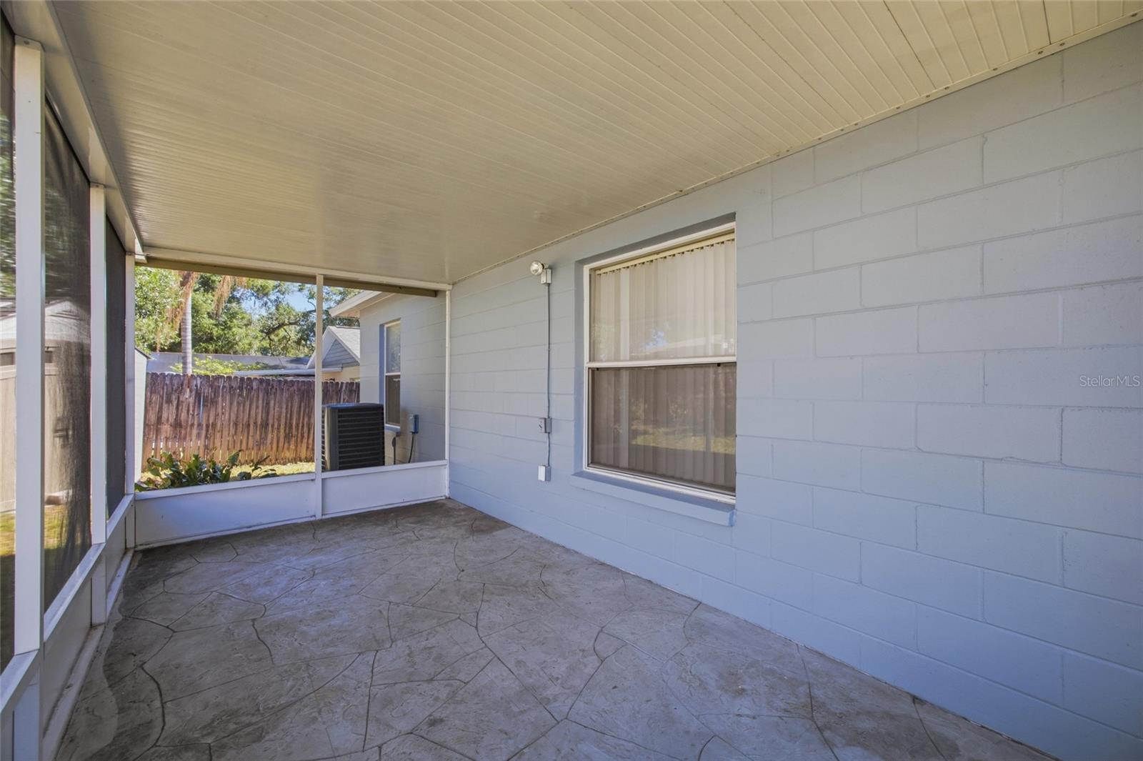 8512 N DIXON AVE, TAMPA, FL, 33604