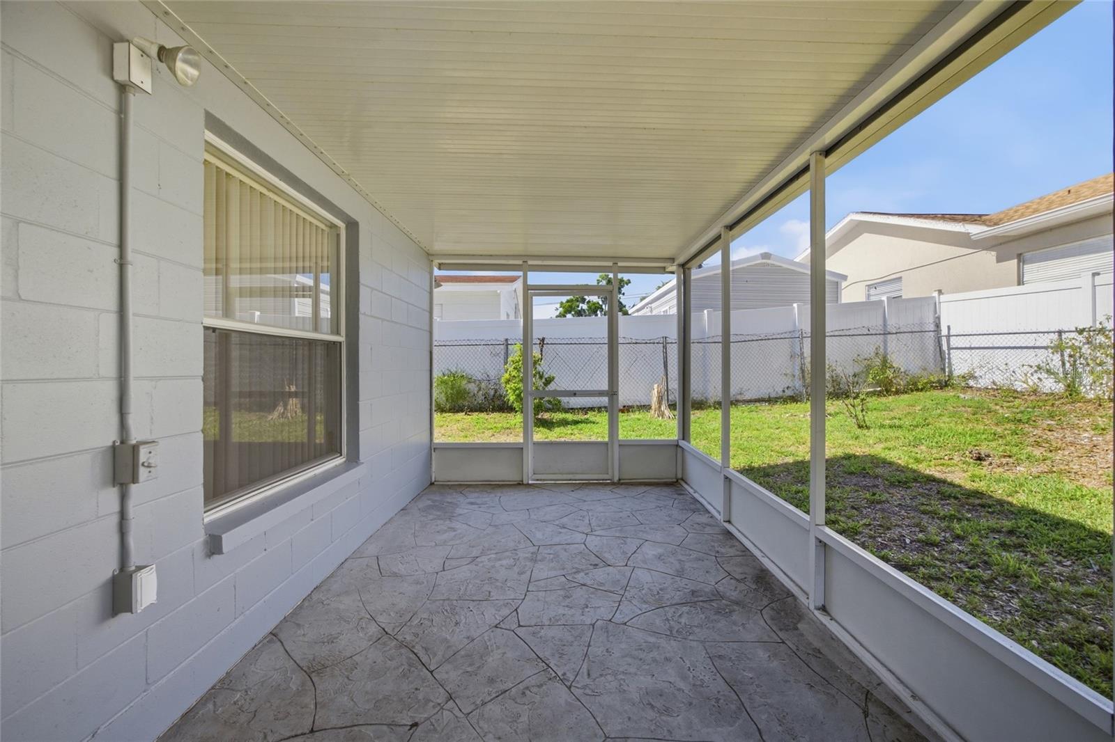 8512 N DIXON AVE, TAMPA, FL, 33604