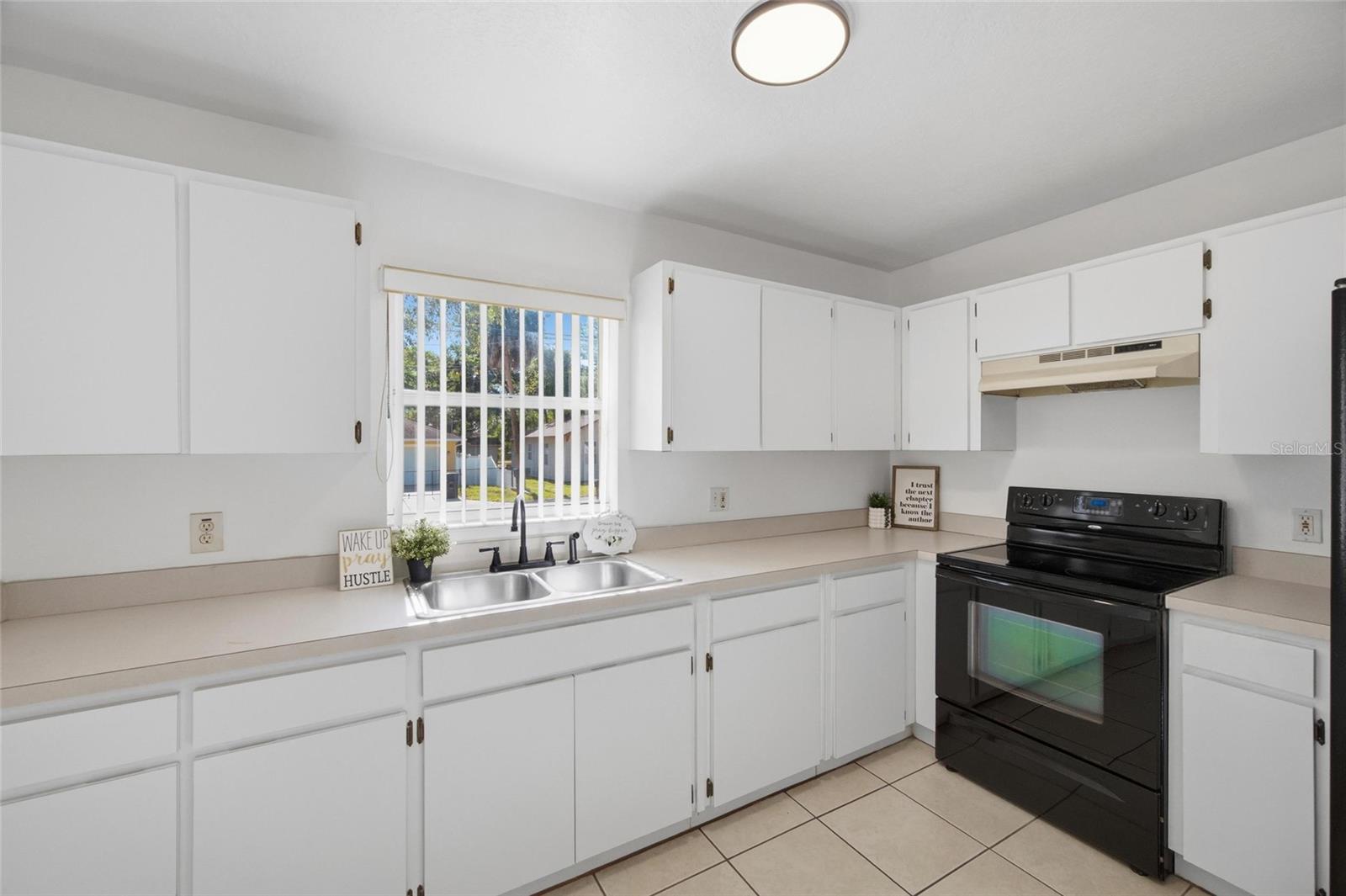 8512 N DIXON AVE, TAMPA, FL, 33604