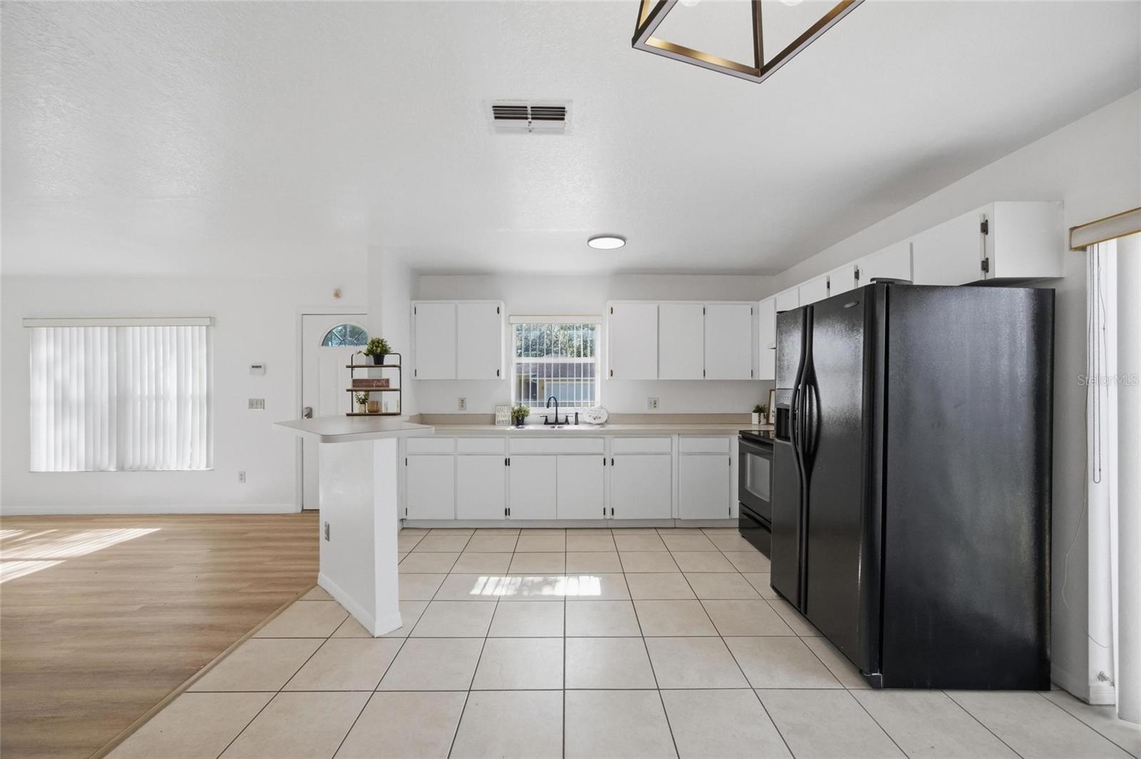 8512 N DIXON AVE, TAMPA, FL, 33604