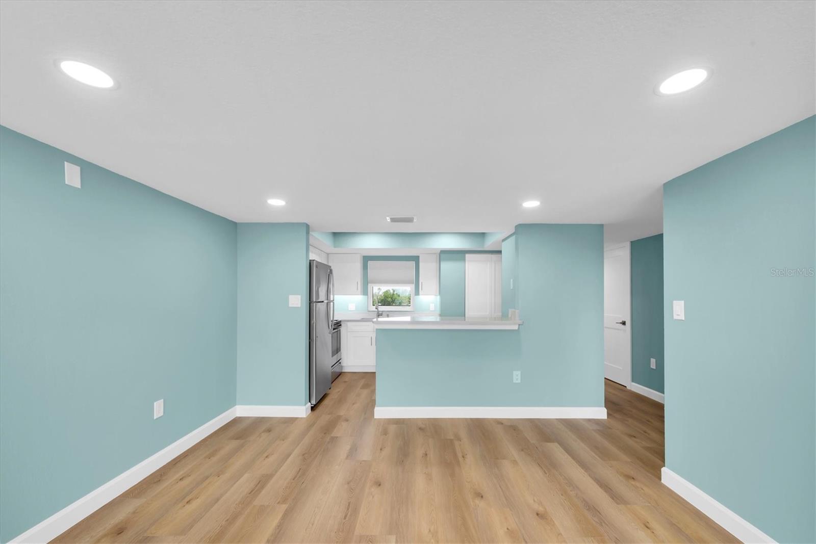 7050 SUNSET DR S #302, SOUTH PASADENA, FL, 33707