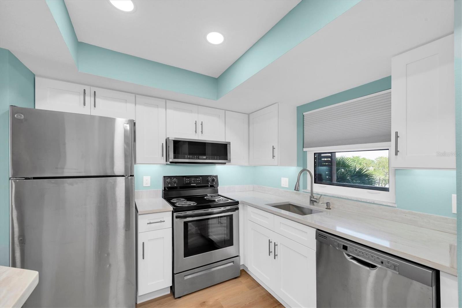 7050 SUNSET DR S #302, SOUTH PASADENA, FL, 33707