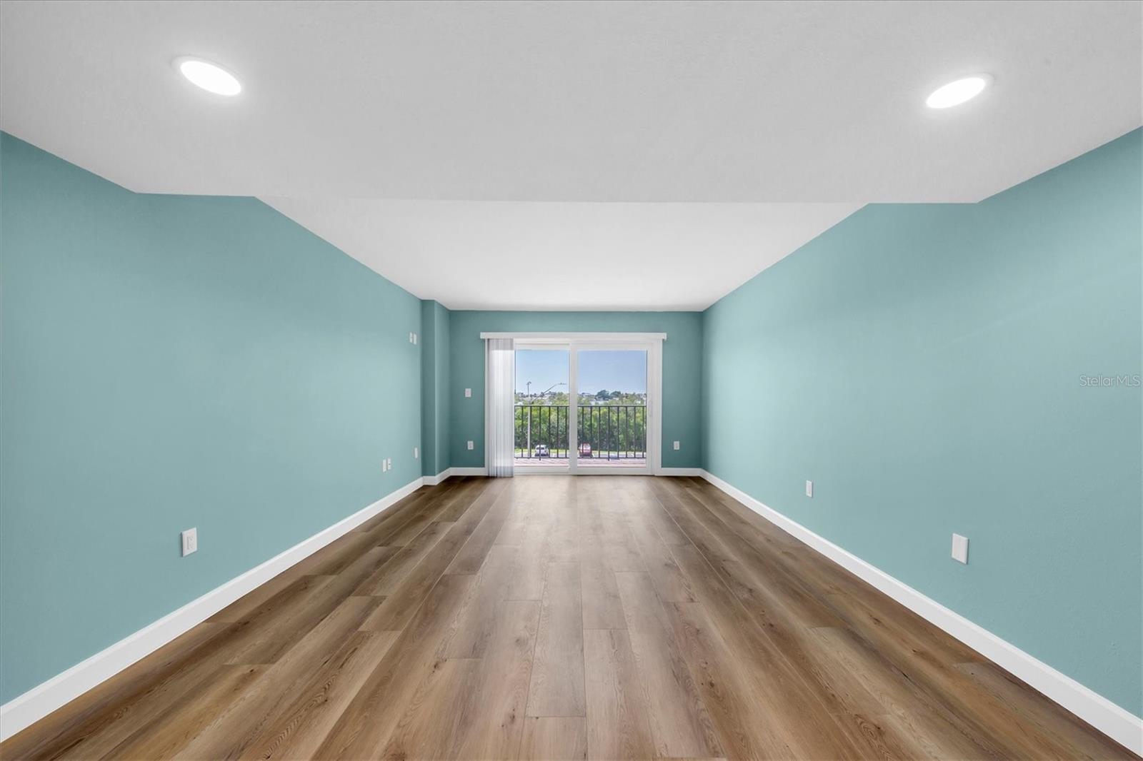 7050 SUNSET DR S #302, SOUTH PASADENA, FL, 33707