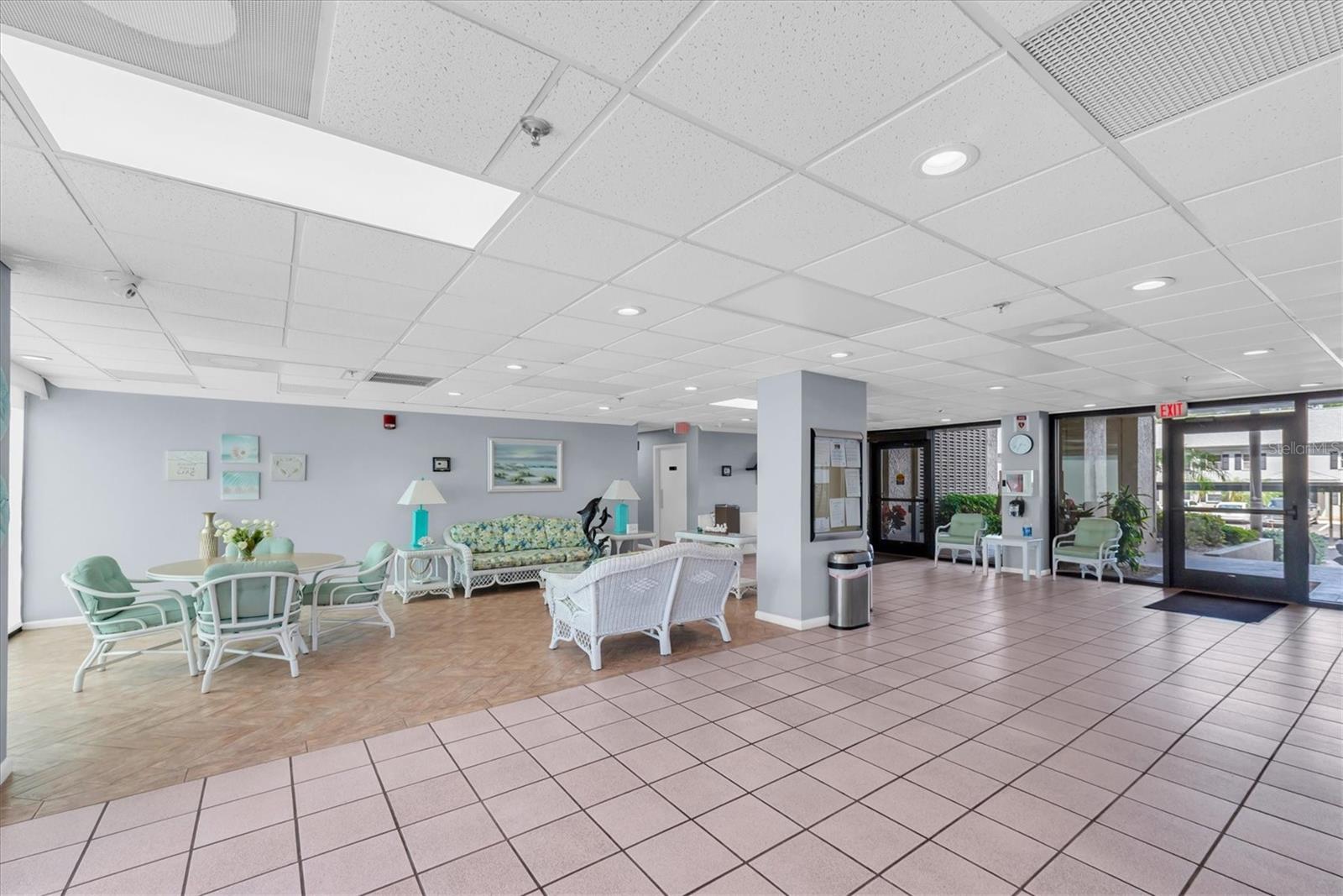 7050 SUNSET DR S #302, SOUTH PASADENA, FL, 33707