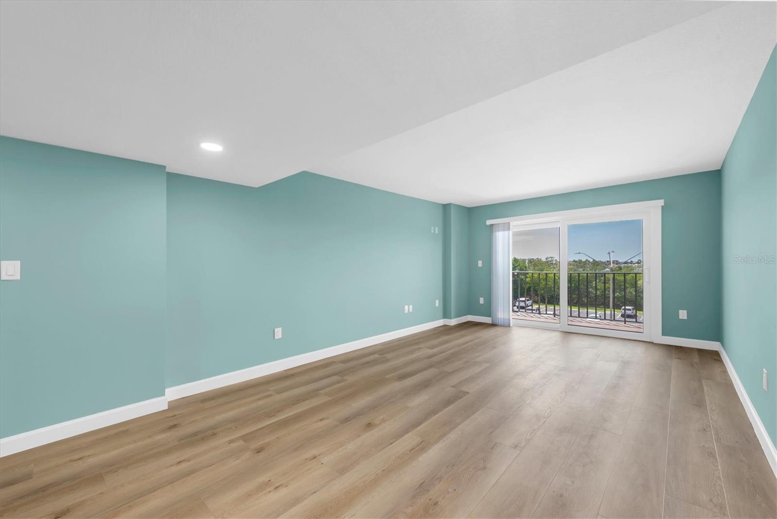 7050 SUNSET DR S #302, SOUTH PASADENA, FL, 33707