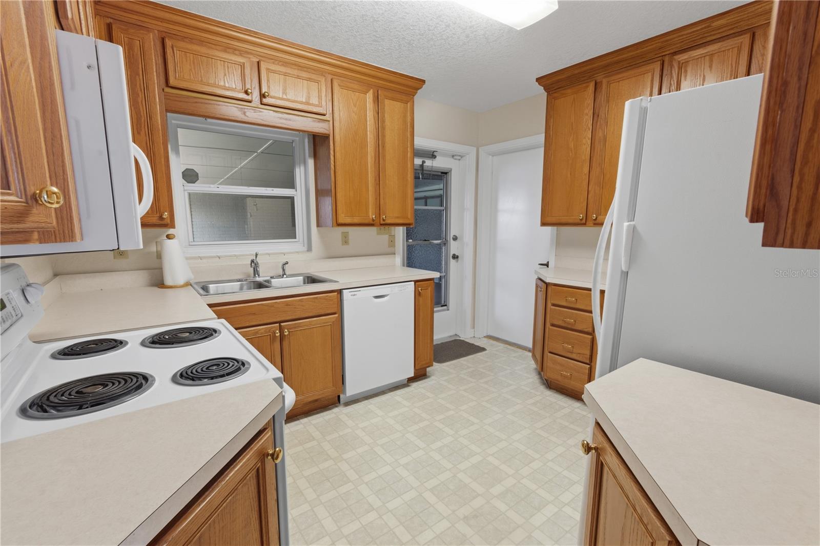2425 BURNS AVE, LAKE WALES, FL, 33898