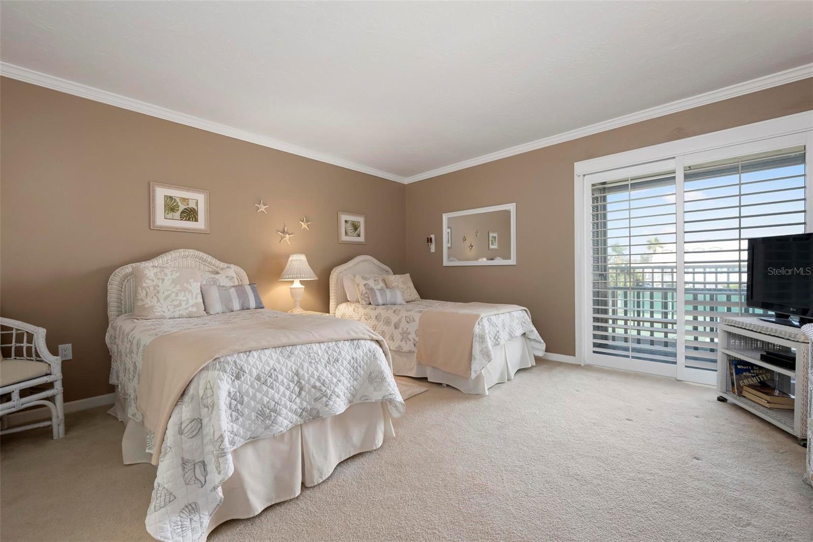 711 MANATEE AVE, HOLMES BEACH, FL, 34217