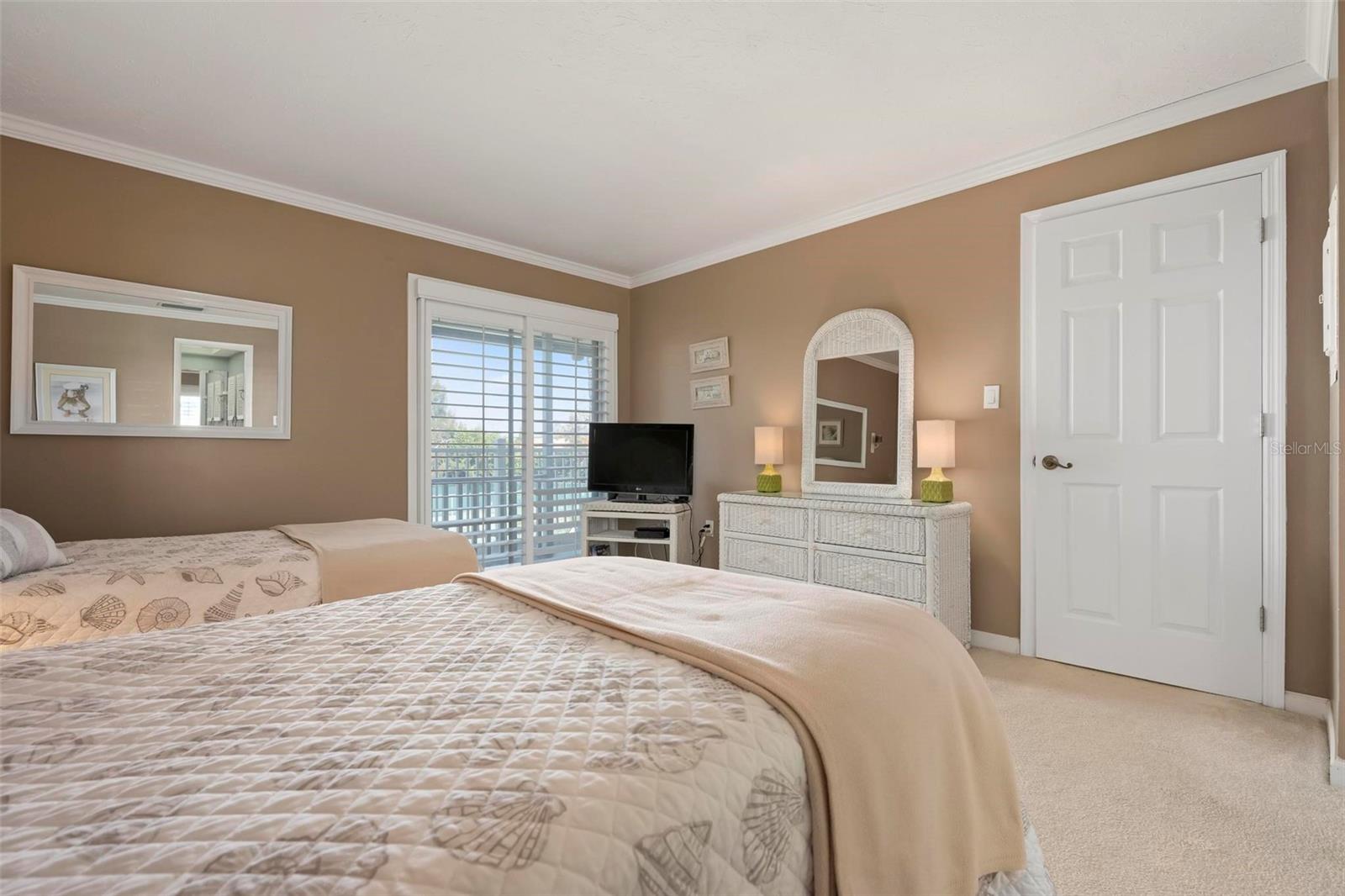711 MANATEE AVE, HOLMES BEACH, FL, 34217