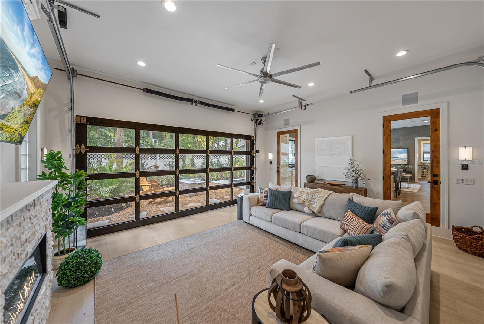 2903 W HAWTHORNE RD, TAMPA, FL, 33611