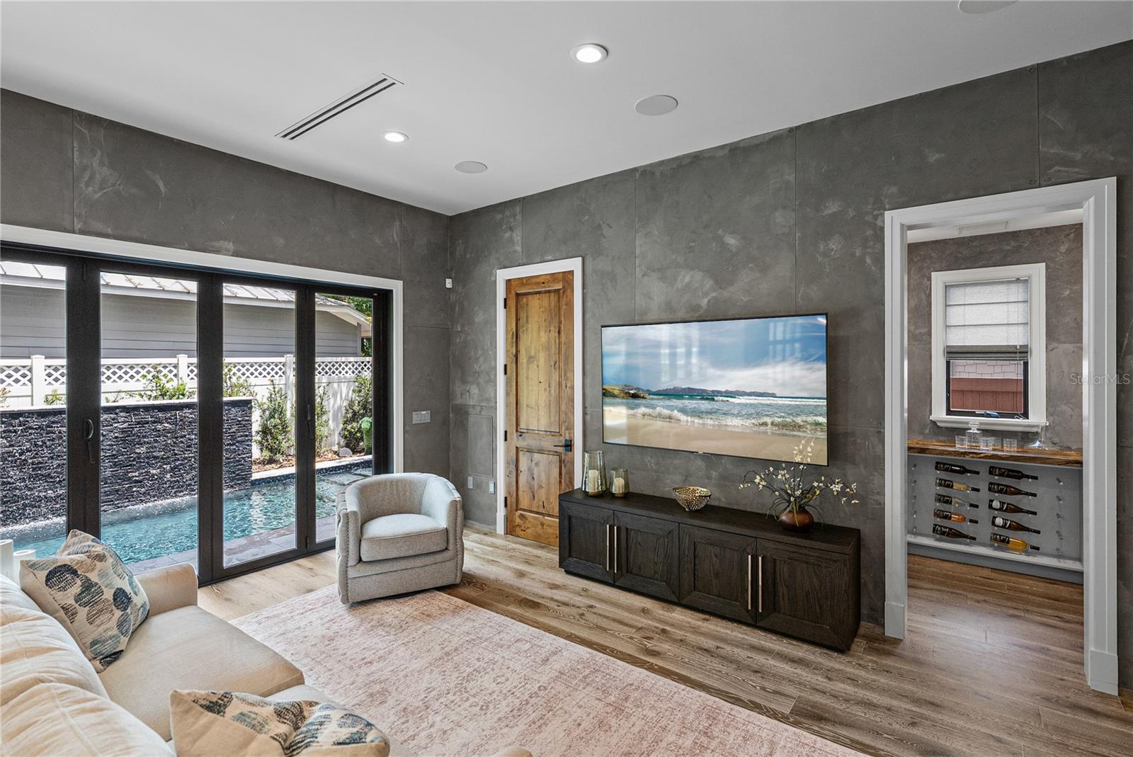 2903 W HAWTHORNE RD, TAMPA, FL, 33611