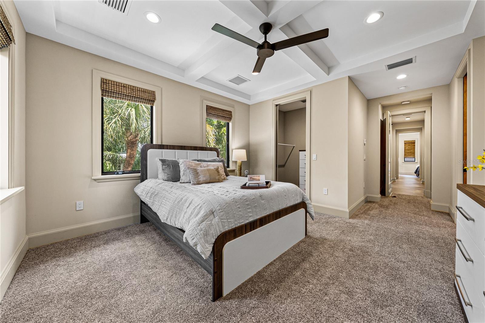 2903 W HAWTHORNE RD, TAMPA, FL, 33611