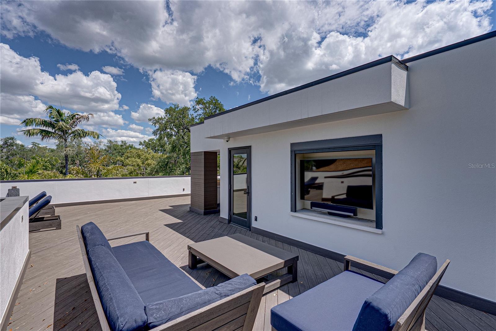 2903 W HAWTHORNE RD, TAMPA, FL, 33611