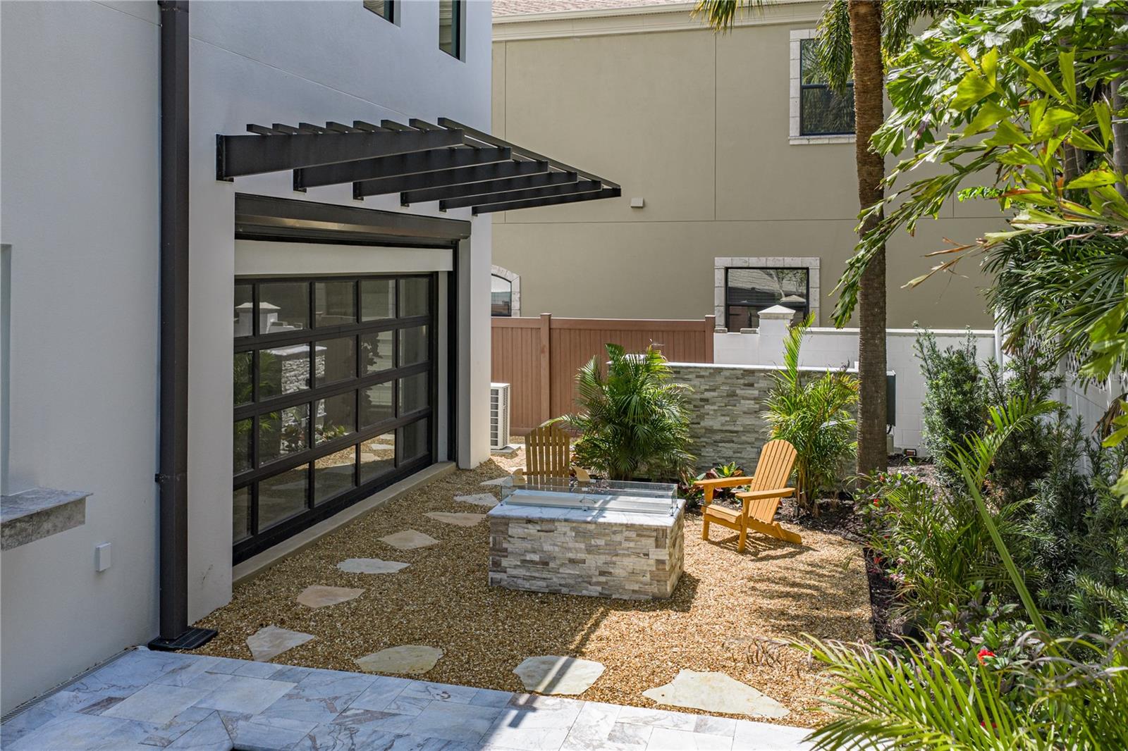 2903 W HAWTHORNE RD, TAMPA, FL, 33611