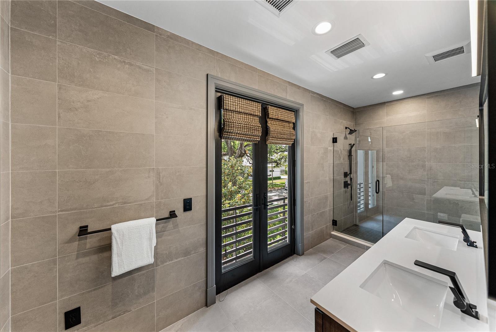 2903 W HAWTHORNE RD, TAMPA, FL, 33611