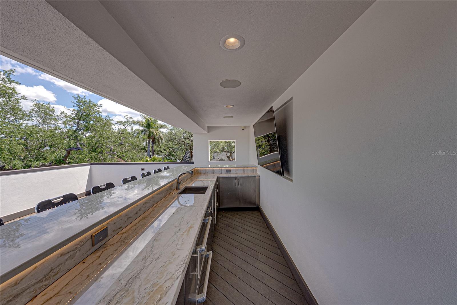 2903 W HAWTHORNE RD, TAMPA, FL, 33611
