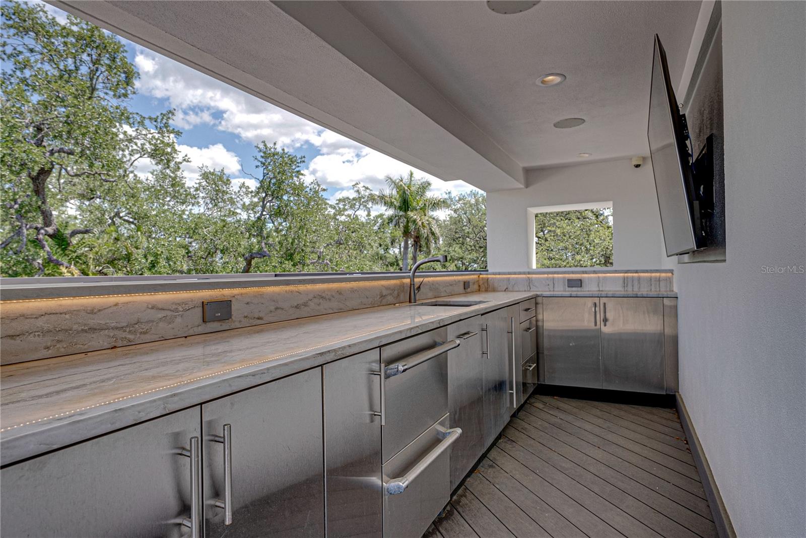 2903 W HAWTHORNE RD, TAMPA, FL, 33611