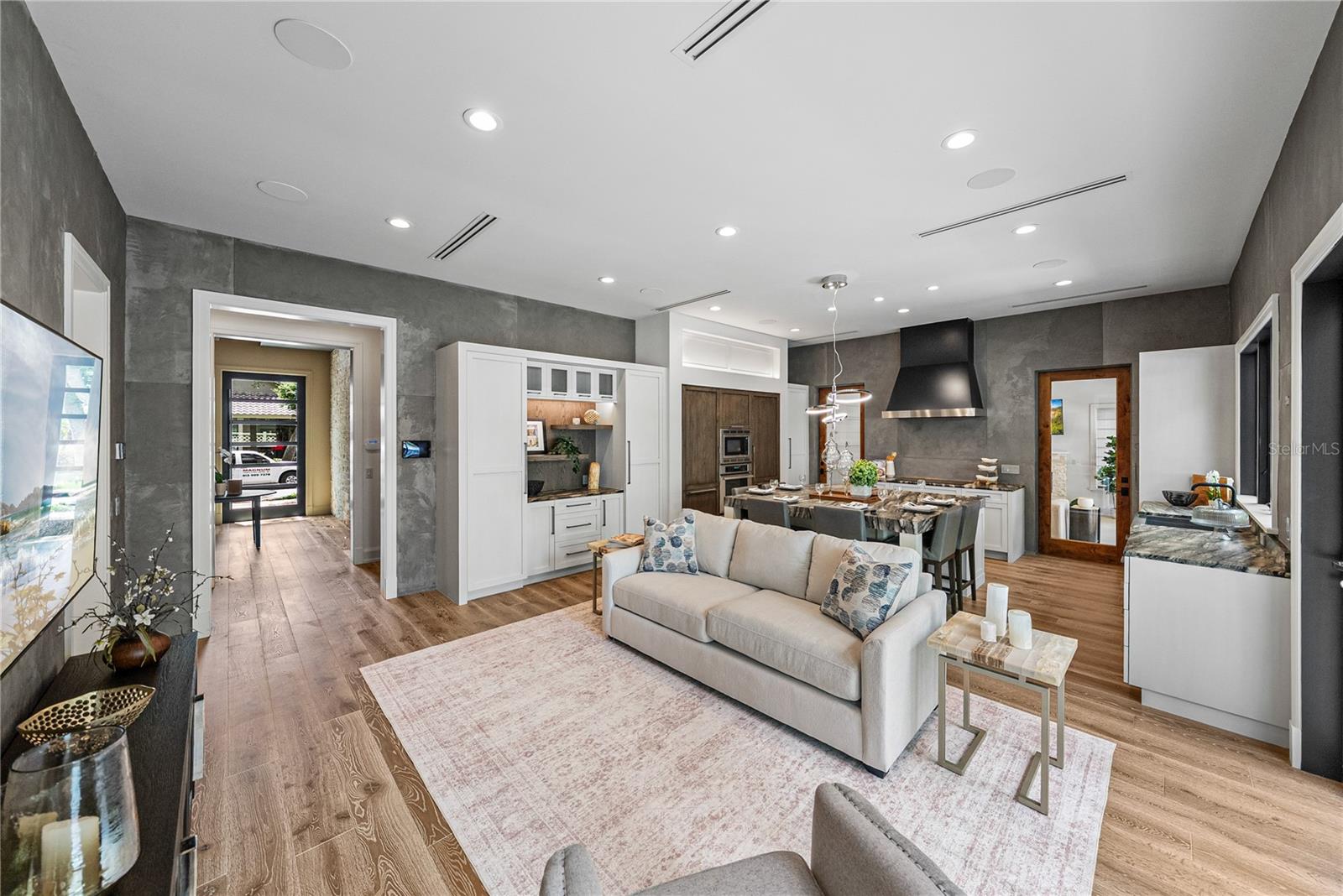 2903 W HAWTHORNE RD, TAMPA, FL, 33611