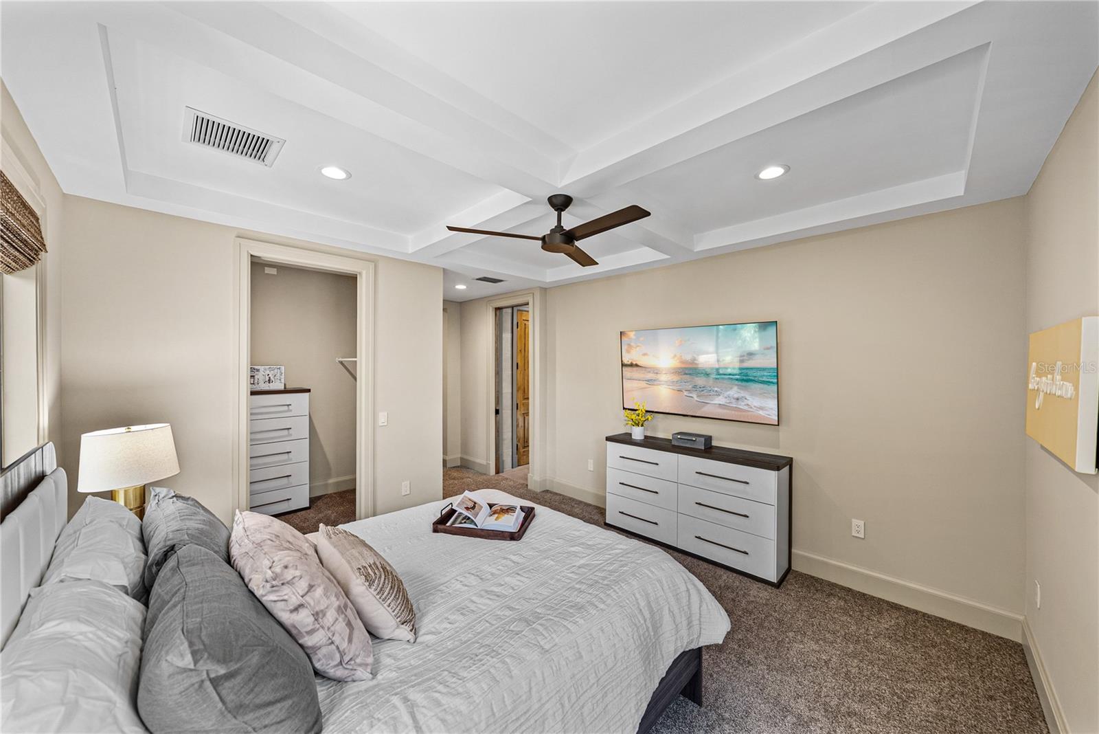 2903 W HAWTHORNE RD, TAMPA, FL, 33611