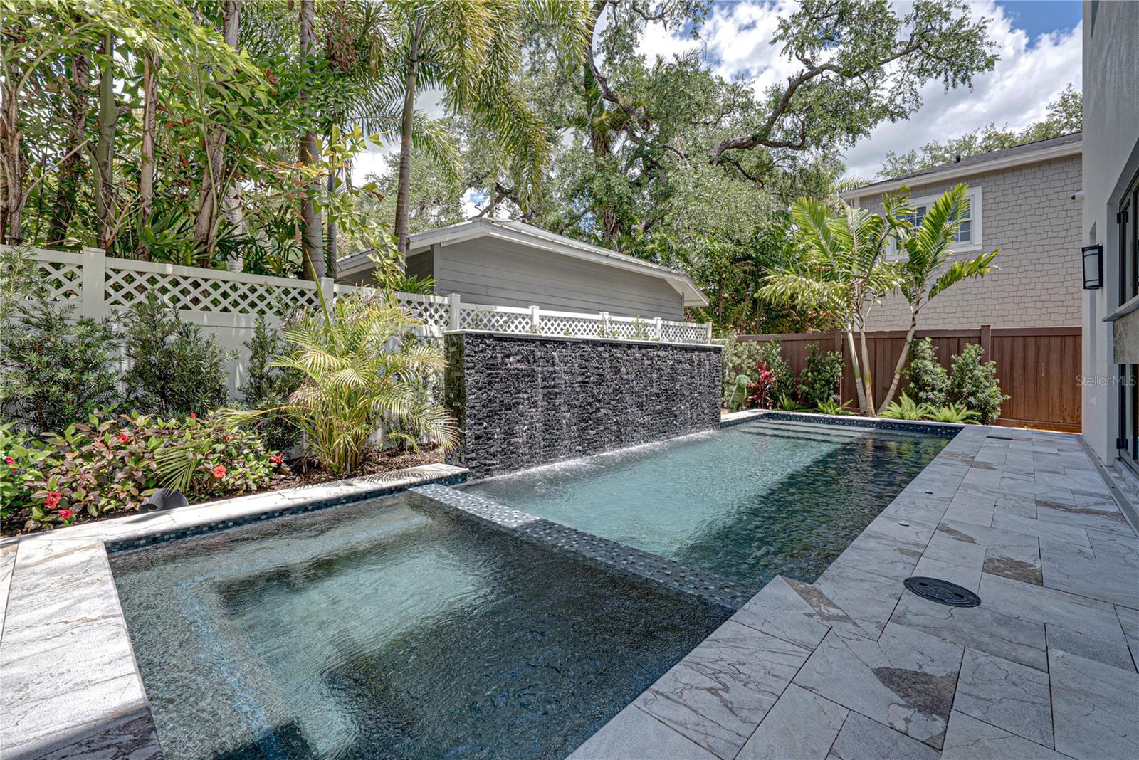 2903 W HAWTHORNE RD, TAMPA, FL, 33611