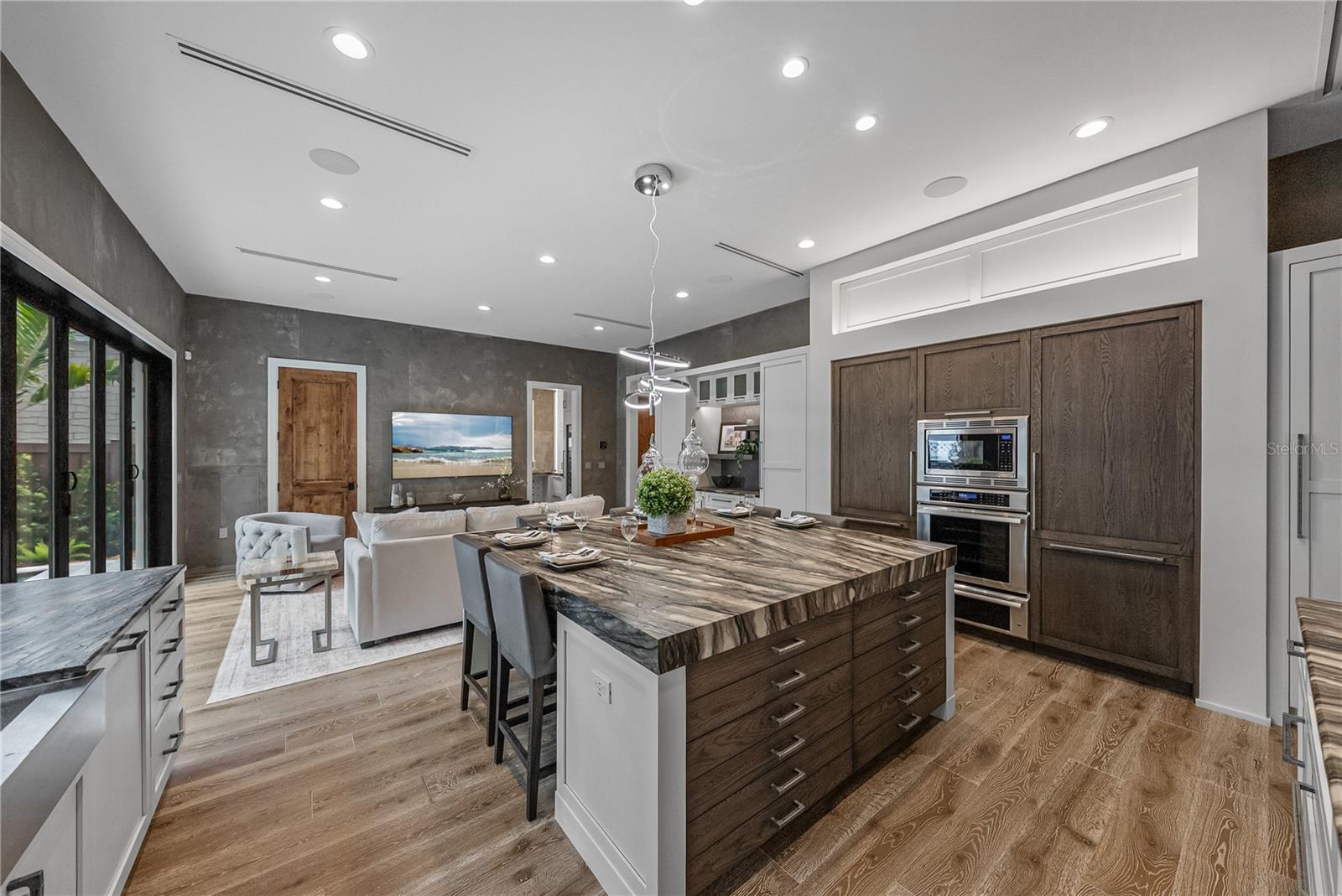 2903 W HAWTHORNE RD, TAMPA, FL, 33611