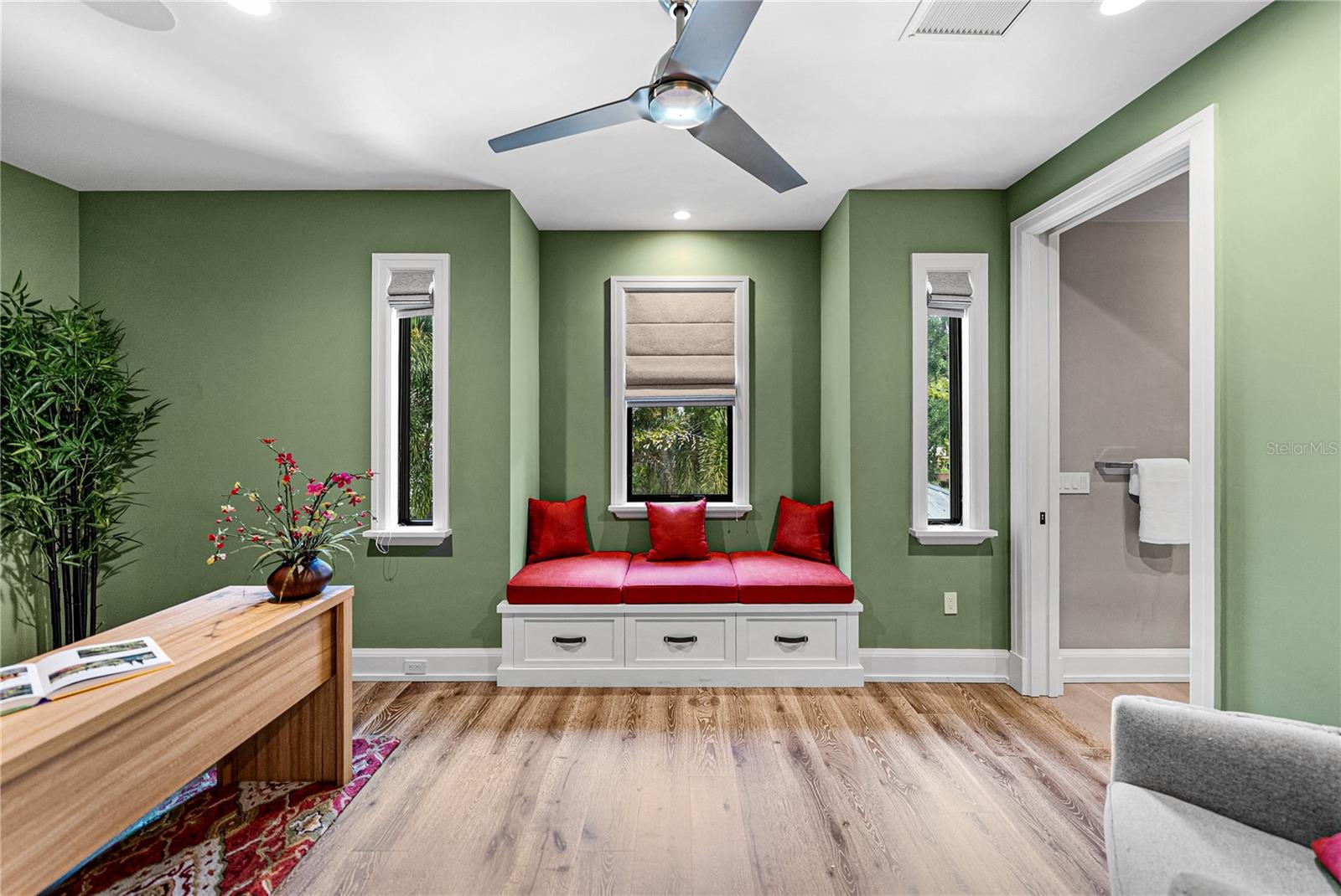 2903 W HAWTHORNE RD, TAMPA, FL, 33611